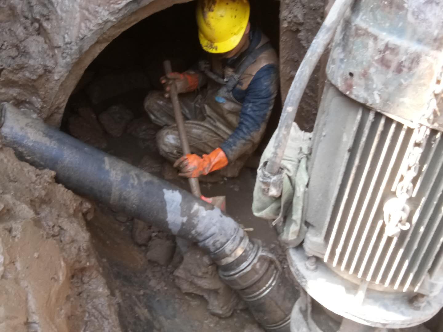 毛感乡管道清淤