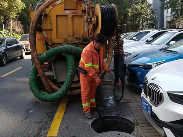 毛感乡排污管道清淤